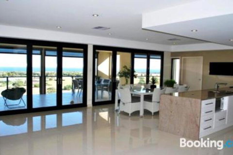 Eagles Nest - Accommodation Directory 4