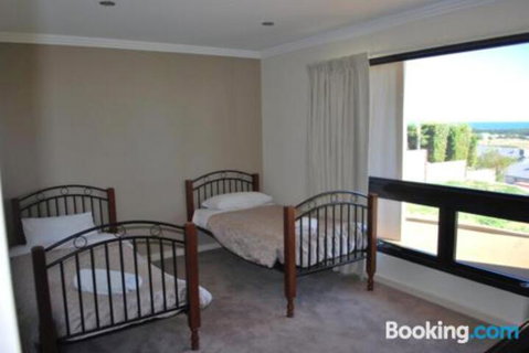 Eagles Nest - Accommodation Directory 2