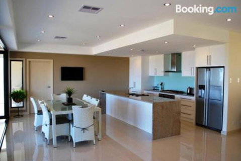 Eagles Nest - Accommodation Directory 5