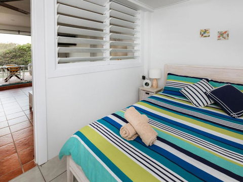 WHITE WAVES 4 ABSOLUTE BEACH FRONT STUDIO HASTINGS POINT - Accommodation Directory 6