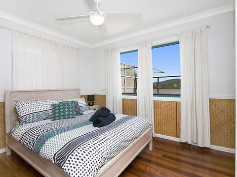 WHITE WAVES 6 OCEAN VIEWS FROM BEACHFRONT BALCONY - Accommodation Directory 3