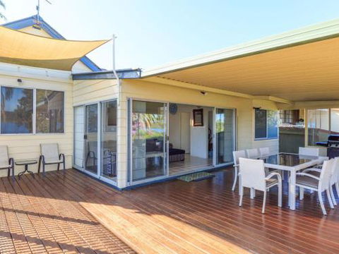 On Golden Ponds At Erowal Bay 4pm Check Out Sundays - Accommodation Directory 6