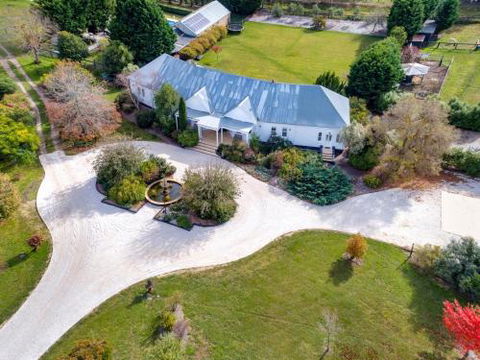 Wembley House Southern Highlands With 4pm Check Out Sunday - Accommodation Directory 1
