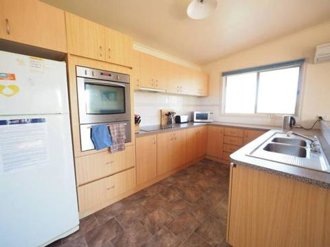 Sunset Deck Beach House Sandy Point - Accommodation Directory 4