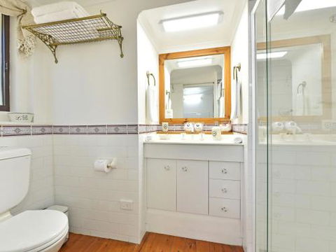 Olive Grove Studio 1 - Accommodation Directory 6