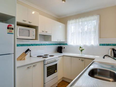 WIRANI On The WATER Sanctuary Point 4pm Check Out Sundays - Accommodation Directory 2