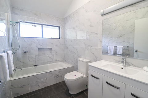 Wintersun Villa In Raffertys Resort - Accommodation Directory 4