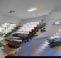 Big Family Fun 4 Bedrooms House in Point Cook