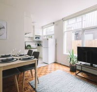 Cosy Melbourne Apartment Close To CBD - Accommodation Directory