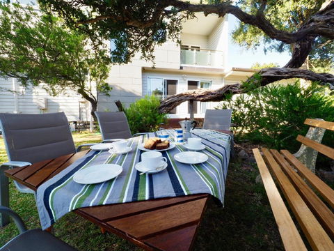 Alices Palace 2 Minute Walk To Lifeguard Patrolled Surf Beach - Accommodation Directory 3