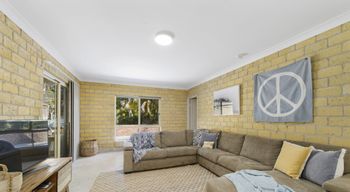 BEACHSIDE HIDEAWAY BONNY HILLS - Accommodation Directory 5