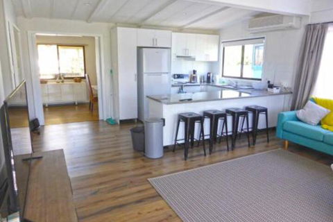 The Relax Shack At Culburra Beach Sleeps 7 - Accommodation Directory 7