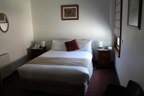 The Dormie House - On The Golf Course - Accommodation Directory 4