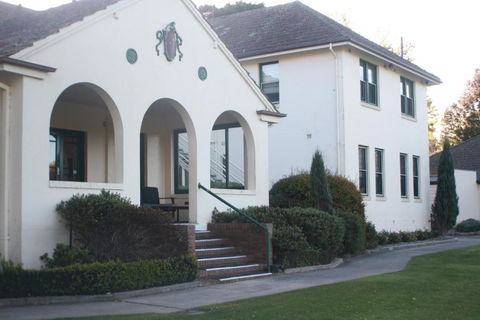 The Dormie House - On The Golf Course - Accommodation Directory 6