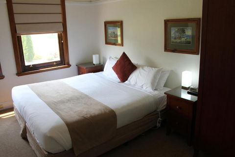 The Dormie House - On The Golf Course - Accommodation Directory 2