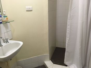 Albany Hotel - Accommodation Directory 6