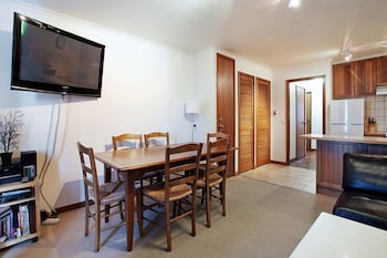 Lawlers 20 - Accommodation Directory 1