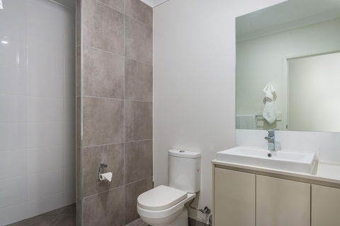 Blue Lagoon Villa B - Accommodation Directory 5
