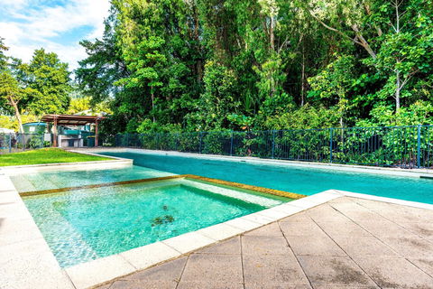 Blue Lagoon Villa B - Accommodation Directory 4