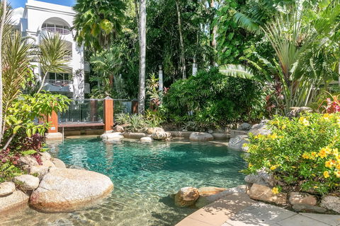 Poolside Apt In Alamanda Beachfront Resort 67 - Accommodation Directory 3