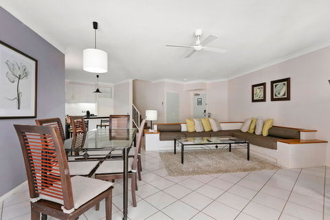Poolside Apt In Alamanda Beachfront Resort 67 - Accommodation Directory 5