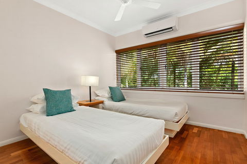 Poolside Apt In Alamanda Beachfront Resort 67 - Accommodation Directory 4