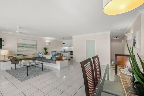 Poolside Alamanda Beachfront Resort 88 - Accommodation Directory 5