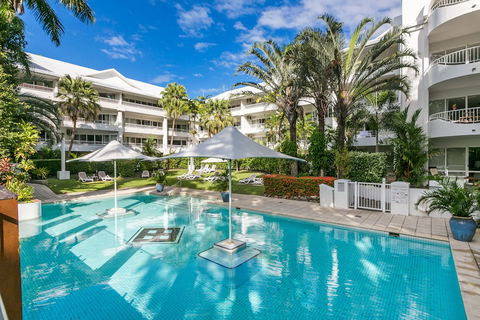Poolside Apt In Alamanda Beachfront Resort 41 - Accommodation Directory 5