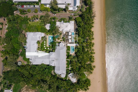 Poolside Apt In Alamanda Beachfront Resort 41 - Accommodation Directory 0