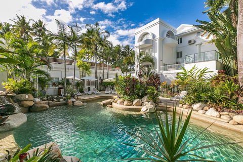 Poolside Apt In Alamanda Beachfront Resort 41 - Accommodation Directory 4