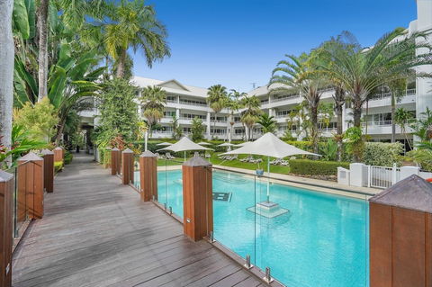 Poolside Apt In Alamanda Beachfront Resort 41 - Accommodation Directory 1