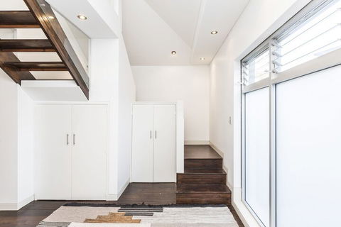 Coogee Luxury Home With Salt Water Pool & Parking - Accommodation Directory 4
