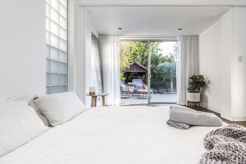 Coogee Luxury Home With Salt Water Pool & Parking - Accommodation Directory 6