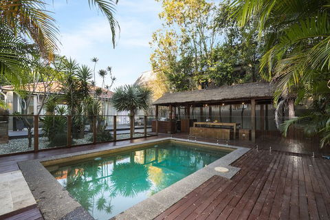 Coogee Luxury Home With Salt Water Pool & Parking - Accommodation Directory 2
