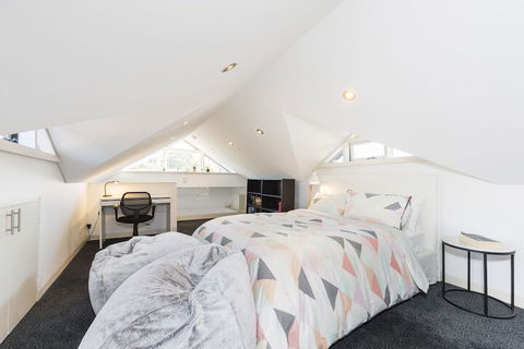 Coogee Luxury Home With Salt Water Pool & Parking - Accommodation Directory 5