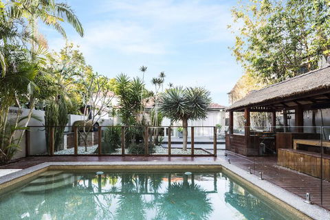 Coogee Luxury Home With Salt Water Pool & Parking - Accommodation Directory 1