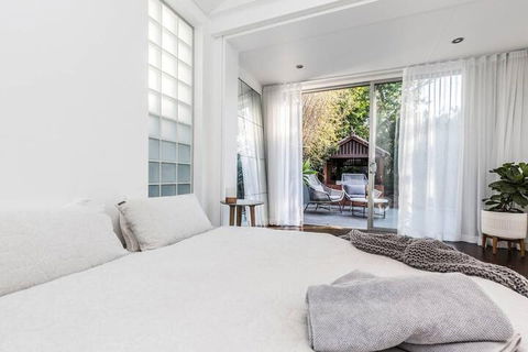 Coogee Luxury Home With Salt Water Pool & Parking - Accommodation Directory 7
