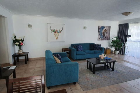 Surfers Chalet - Accommodation Directory 5