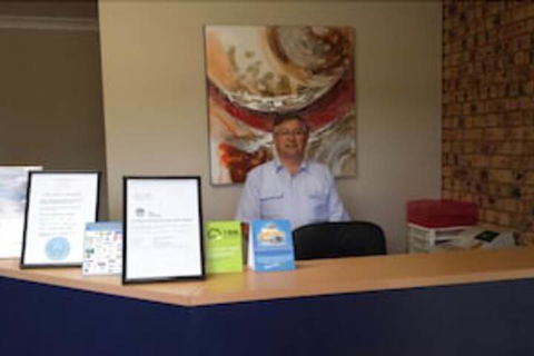 Hilldrop Motor Inn - Accommodation Directory 0