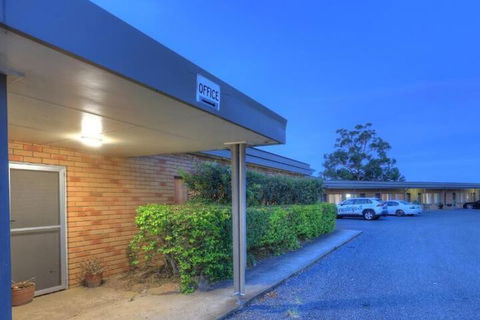 Hilldrop Motor Inn - Accommodation Directory 6
