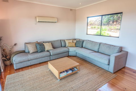 Antechamber Bay Retreats - Accommodation Directory 5