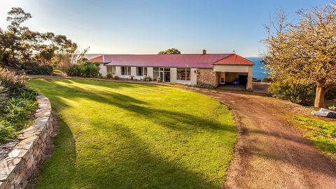Antechamber Bay Retreats - Accommodation Directory 6