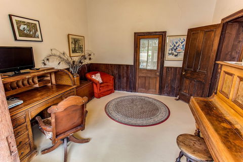 Antechamber Bay Retreats - Accommodation Directory 2