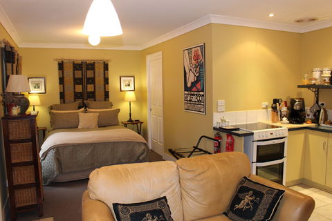 Ivy On Glenelg - Accommodation Directory 5