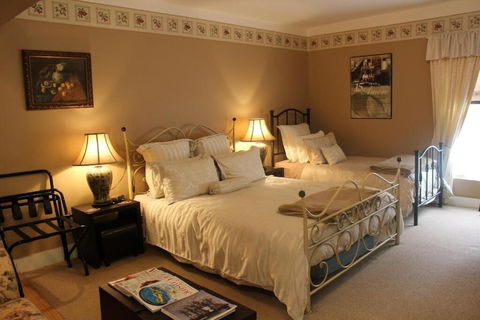 Ivy On Glenelg - Accommodation Directory 4