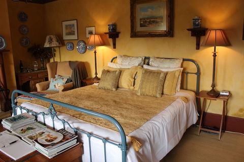 Ivy On Glenelg - Accommodation Directory 6