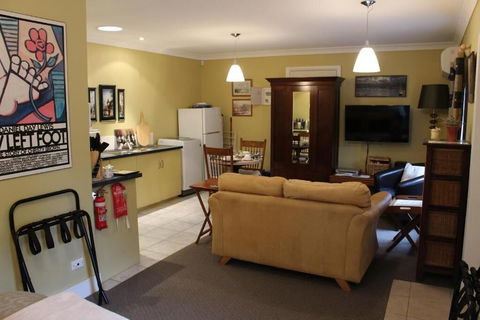 Ivy On Glenelg - Accommodation Directory 3