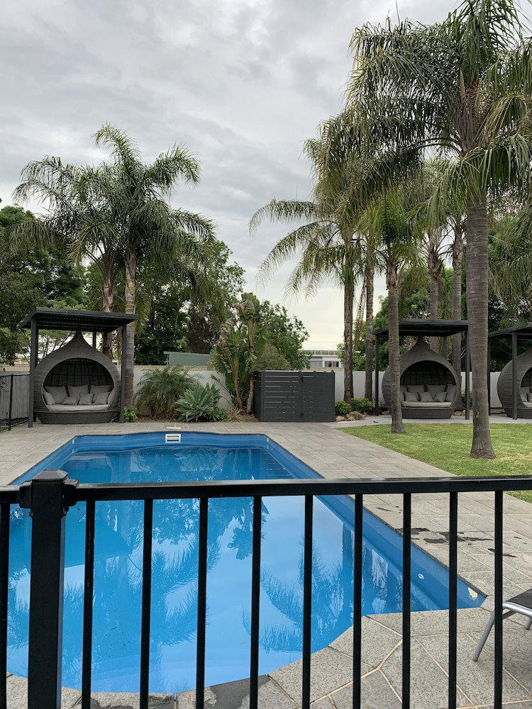 Coolamon NSW Accommodation Directory