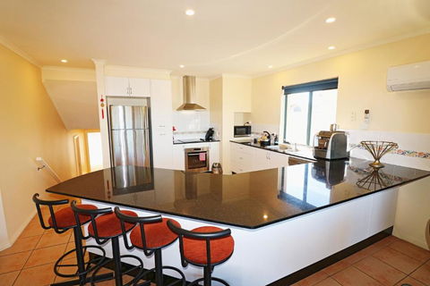 Ocean Breakers - Accommodation Directory 2