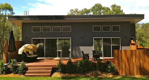 Deja Vu Estate - Accommodation Directory 2